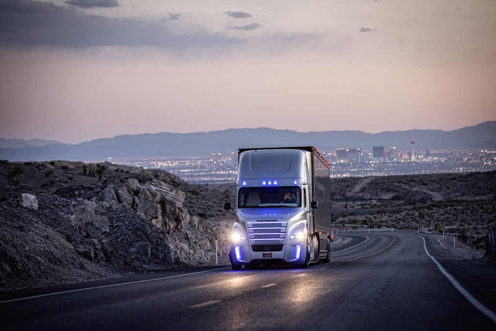 Daimler разработает беспилотный грузовик